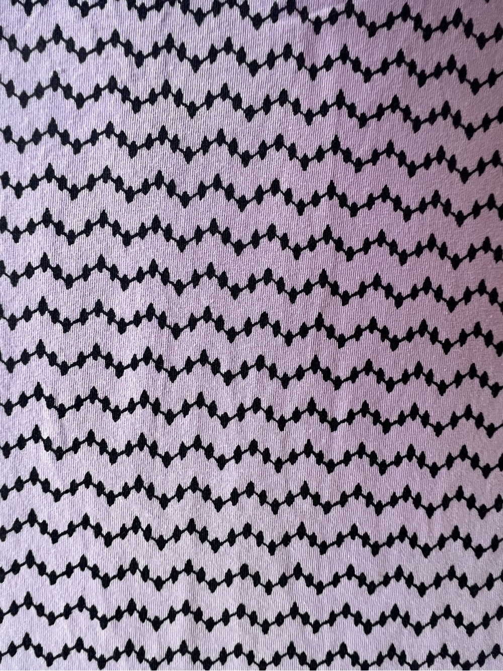 CHRISTOPHER & BANKS SHORT SLEEVE T SHIRT w/ROUND NECK LILAC/ BLACK DESIGN
XL - Picture 2 of 8